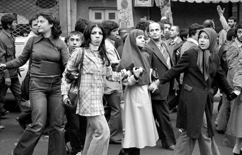 https://www.radiozamaneh.com/u/wp-content/uploads/2019/02/Iran_Revolution_women-600x385.jpg